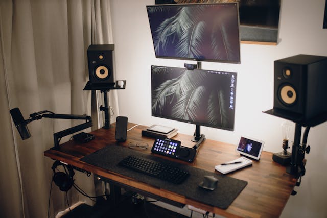 A picture of a full computer setup